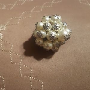 Stretchy pearl ring
